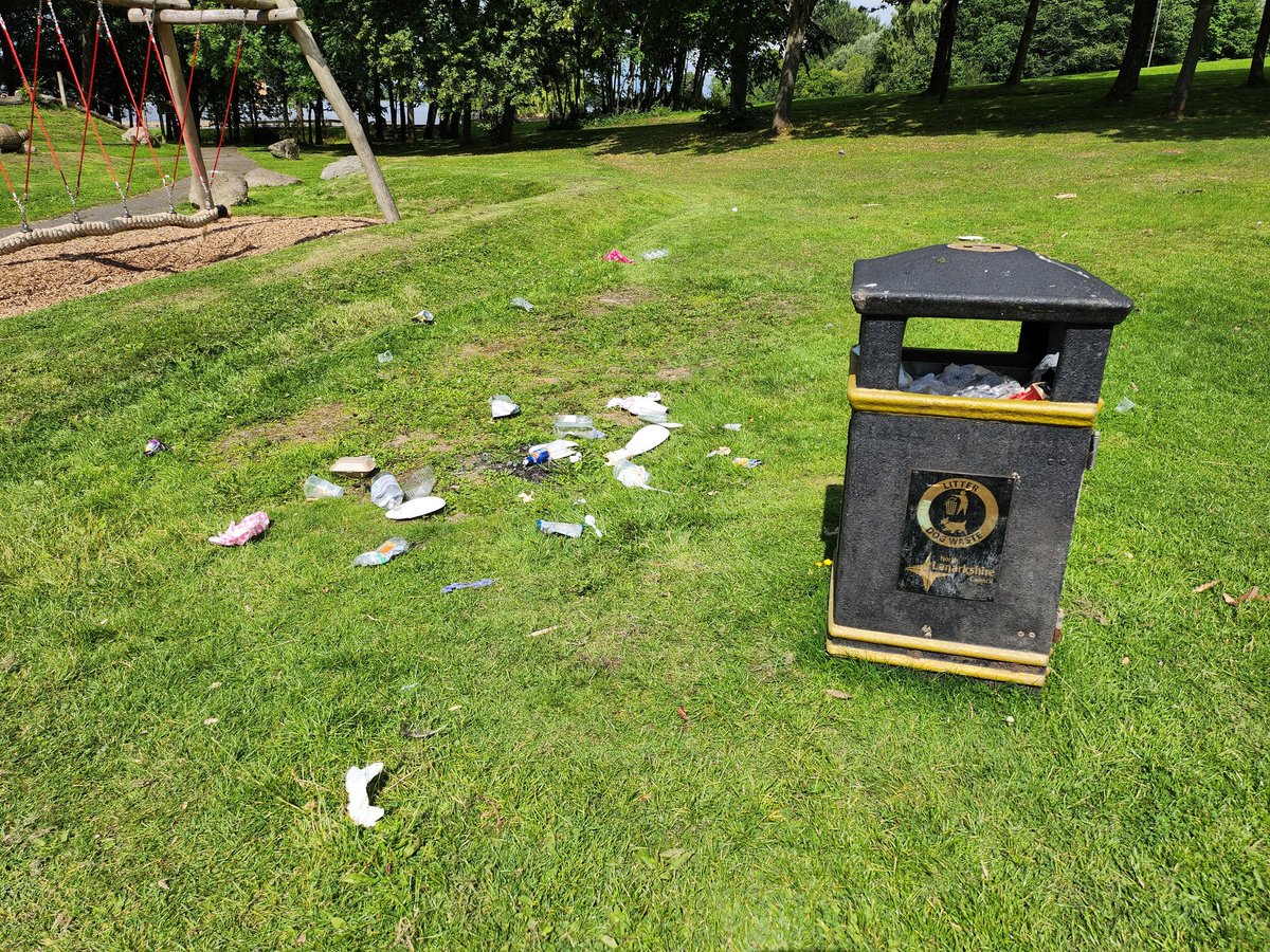 gillianta's tweet photo. @nlcpeople this is Strathclyde Park at the wooded playpark. Bin full and rubbish everywhere- what a disgrace! https://t.co/8B6jcP0PBA