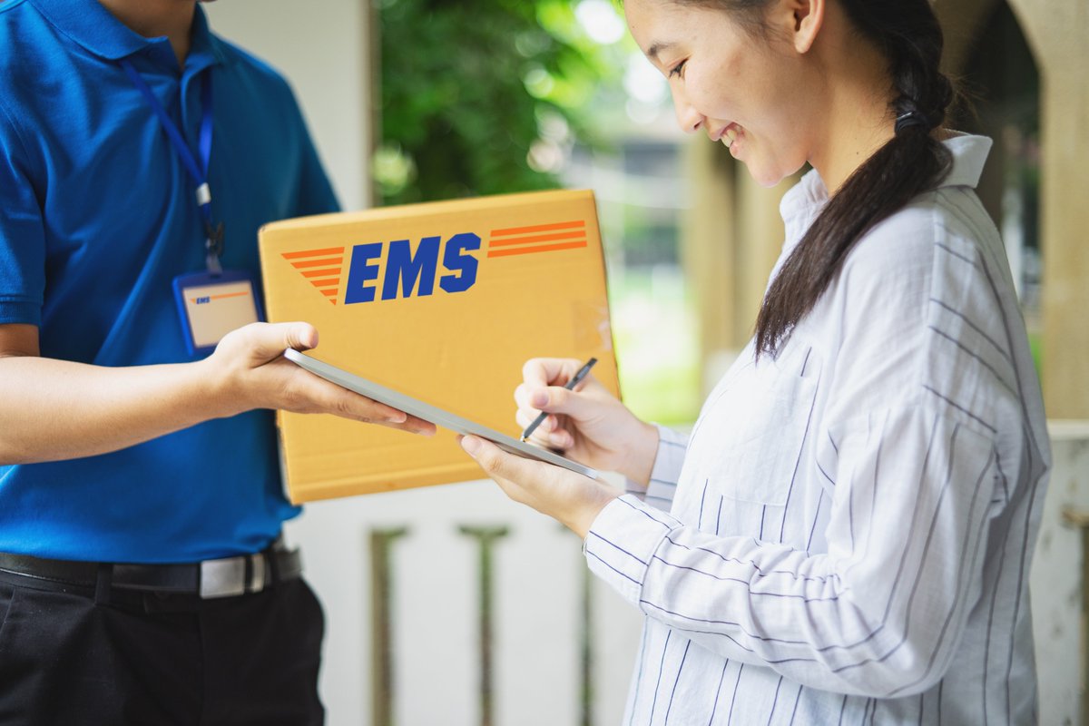 UPU_UN's tweet photo. 📣UPU wants to hear from you! What is your experience of using international #ExpressMail service?

Through its #EMS customer survey, the UPU EMS Cooperative seeks to ensure that user needs are at the centre of its future strategy✅

📆Open until 15 Aug👉https://t.co/p3Xwzy5WoB https://t.co/mMtBgDbV8L
