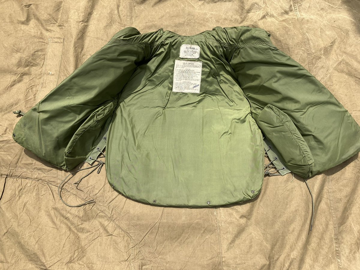 Codliver_SY3's tweet image. ちなみに中身入りのm69、3万くらいで買いたいってオタクおる…？

(いつものヤフオク放出前オタク確認)