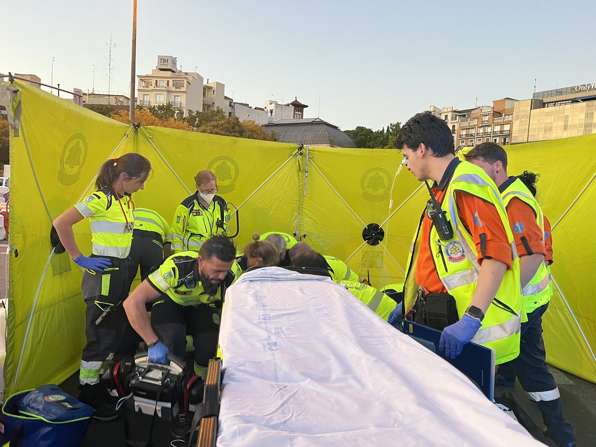 EmergenciasMad's tweet photo. 📢 ¡Enhorabuena a @SAMUR_PC por la mención especial del Premio a la Excelencia en la Gestión Pública que concede @Haciendagob ! 👏👏

✅ Un servicio extrahospitalario de atención sanitaria de urgencias y emergencias que apuesta siempre por la #calidad.

👉 https://t.co/Z5f6k8GL4A https://t.co/jFe6jR0i4m