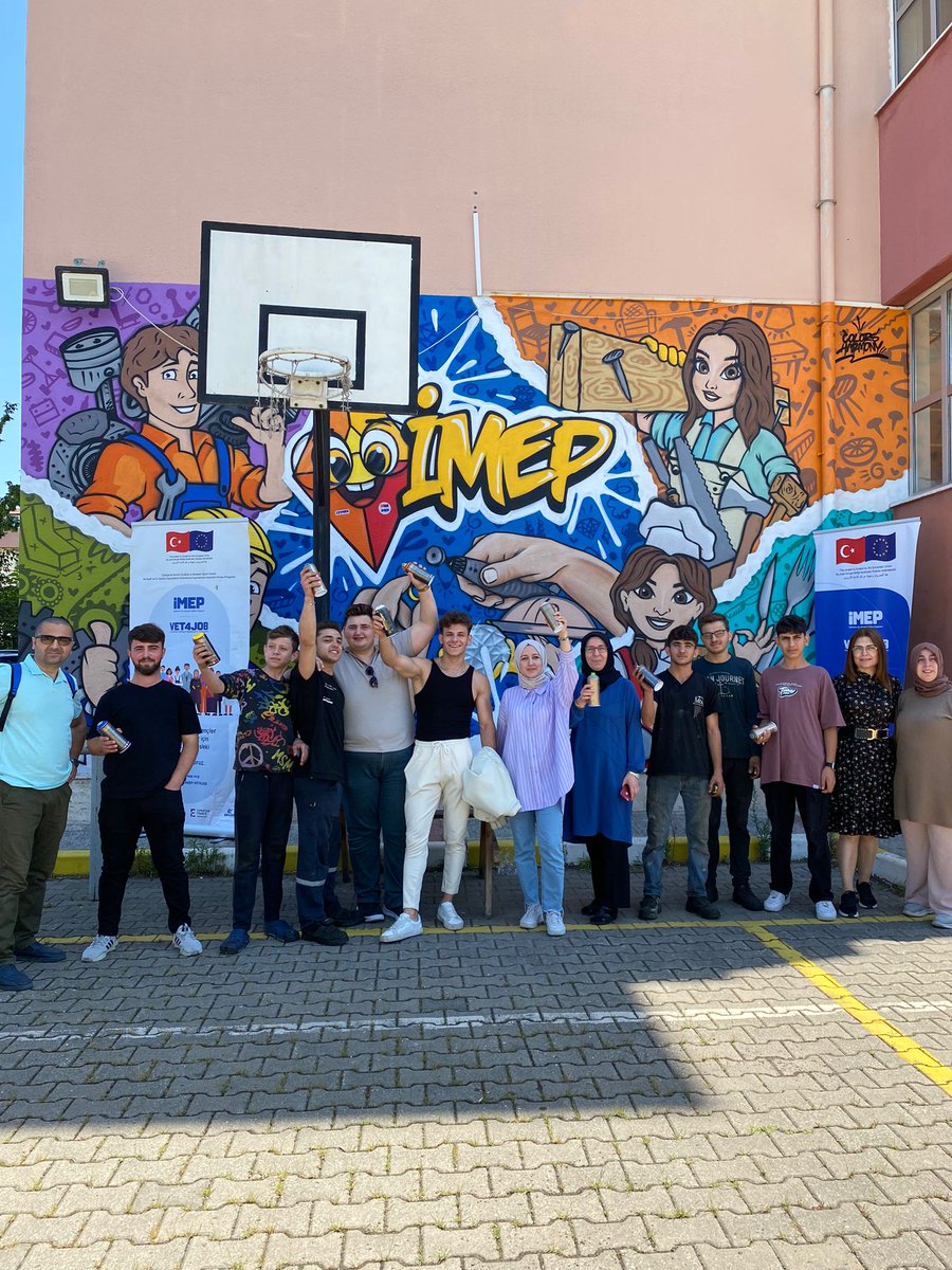 NiluferMEM's tweet photo. İMEP'in iletişim  kapsamında Merkezimizin duvarları, çırak öğrencilerin dokunuşları ile eğitim verilen alanları ve dalları canlı bir şekilde yansıtıyor. Burası #Geleceğin Ustaları'nın yetiştiği yer.
#DörtlüİşBirliği #ÇırakÖğrenci @bursailmem16 @niluferilcemem @HakanBabac https://t.co/HsKDcW25DE