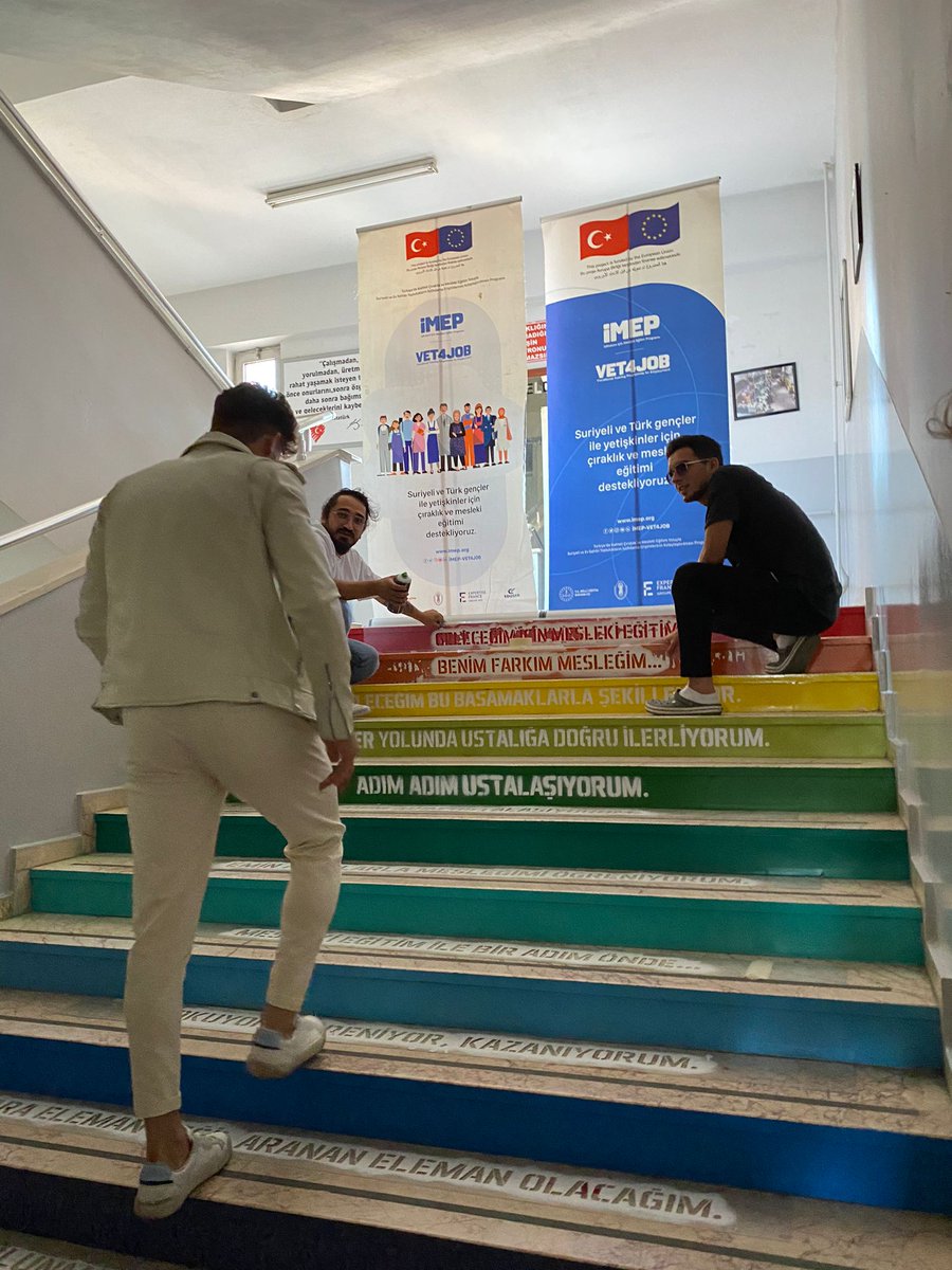 İMEP'in iletişim  kapsamında Merkezimizin duvarları, çırak öğrencilerin dokunuşları ile eğitim verilen alanları ve dalları canlı bir şekilde yansıtıyor. Burası #Geleceğin Ustaları'nın yetiştiği yer.
#DörtlüİşBirliği #ÇırakÖğrenci <a href="/bursailmem16/">Bursa İl Millî Eğitim Müdürlüğü</a> <a href="/niluferilcemem/">Nilüfer İlçe MEM</a> <a href="/HakanBabac/">Hakan Babaç</a>