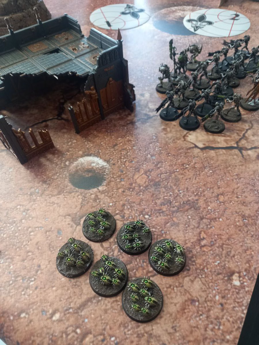 enclavedejuego's tweet photo. Probando la nueva edición de #40k en #enclavedejuego. Las gambas intergalácticas aplastan a los necrones pero les dejan con ganas de una sabrosa revancha. Seguiremos informando.
#warhammer40k #warhammer #wargames #necrones #tiranidos https://t.co/n1HeSBcoWP