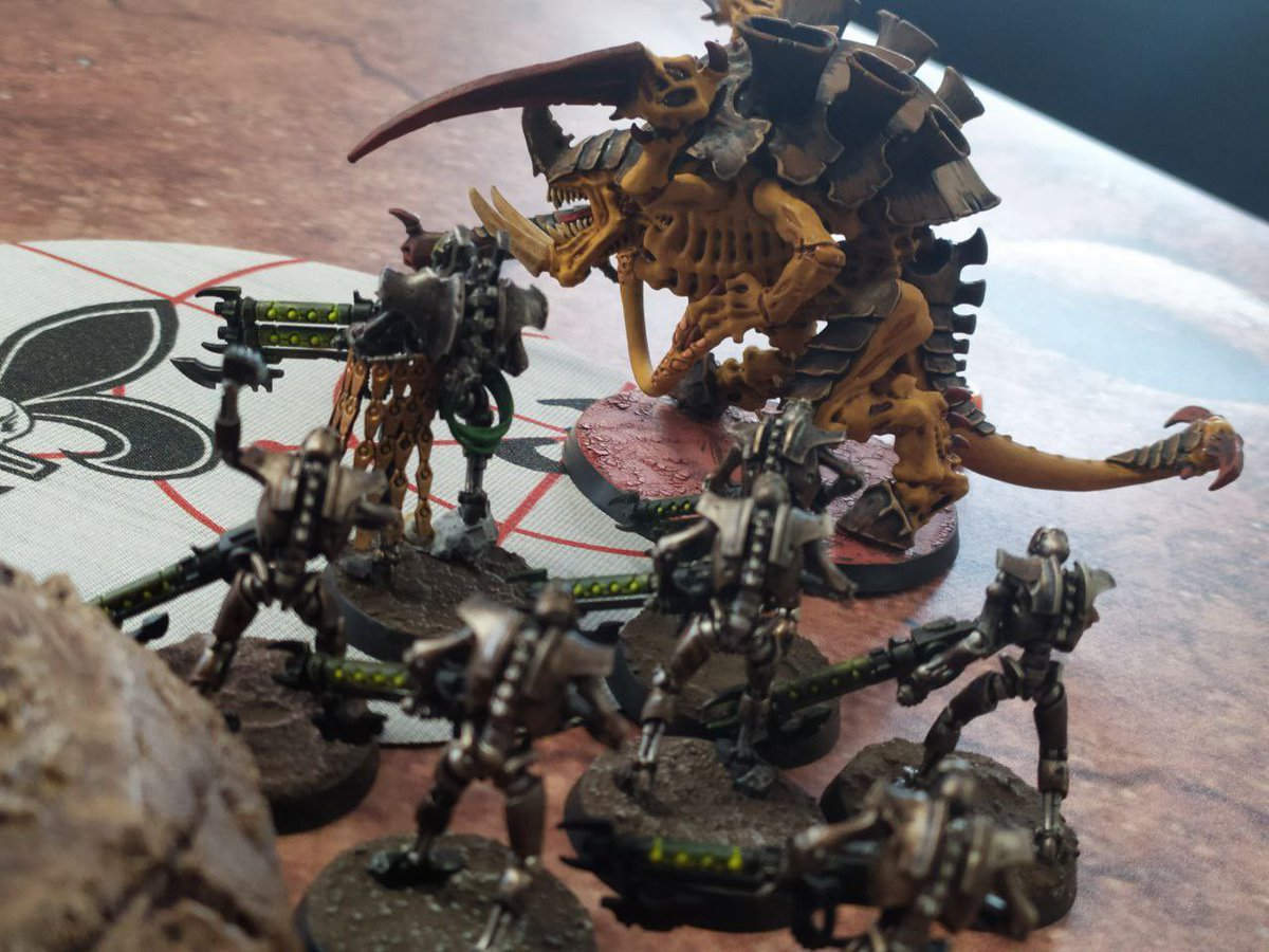 enclavedejuego's tweet photo. Probando la nueva edición de #40k en #enclavedejuego. Las gambas intergalácticas aplastan a los necrones pero les dejan con ganas de una sabrosa revancha. Seguiremos informando.
#warhammer40k #warhammer #wargames #necrones #tiranidos https://t.co/n1HeSBcoWP