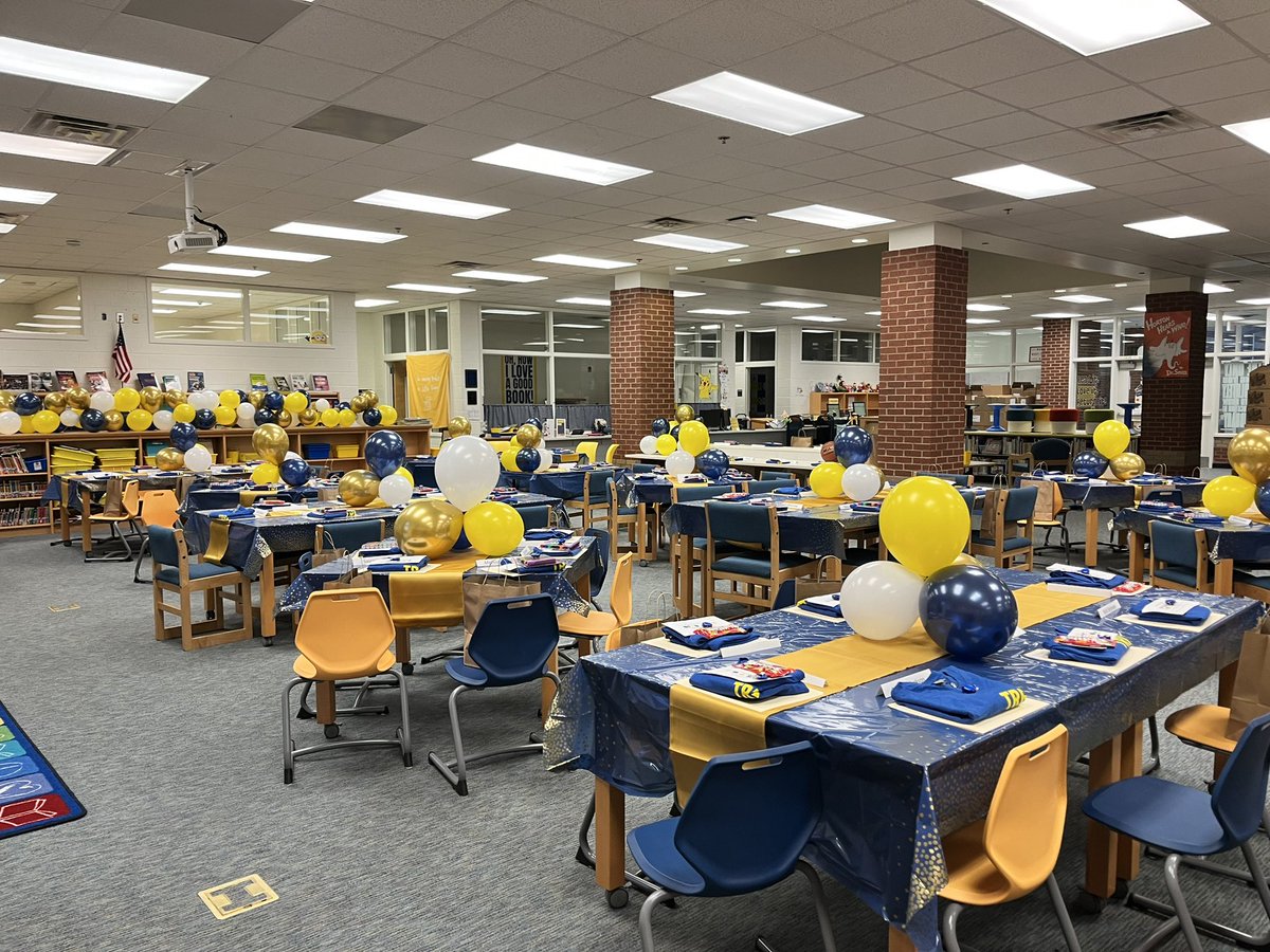 Holly Williams tweet media