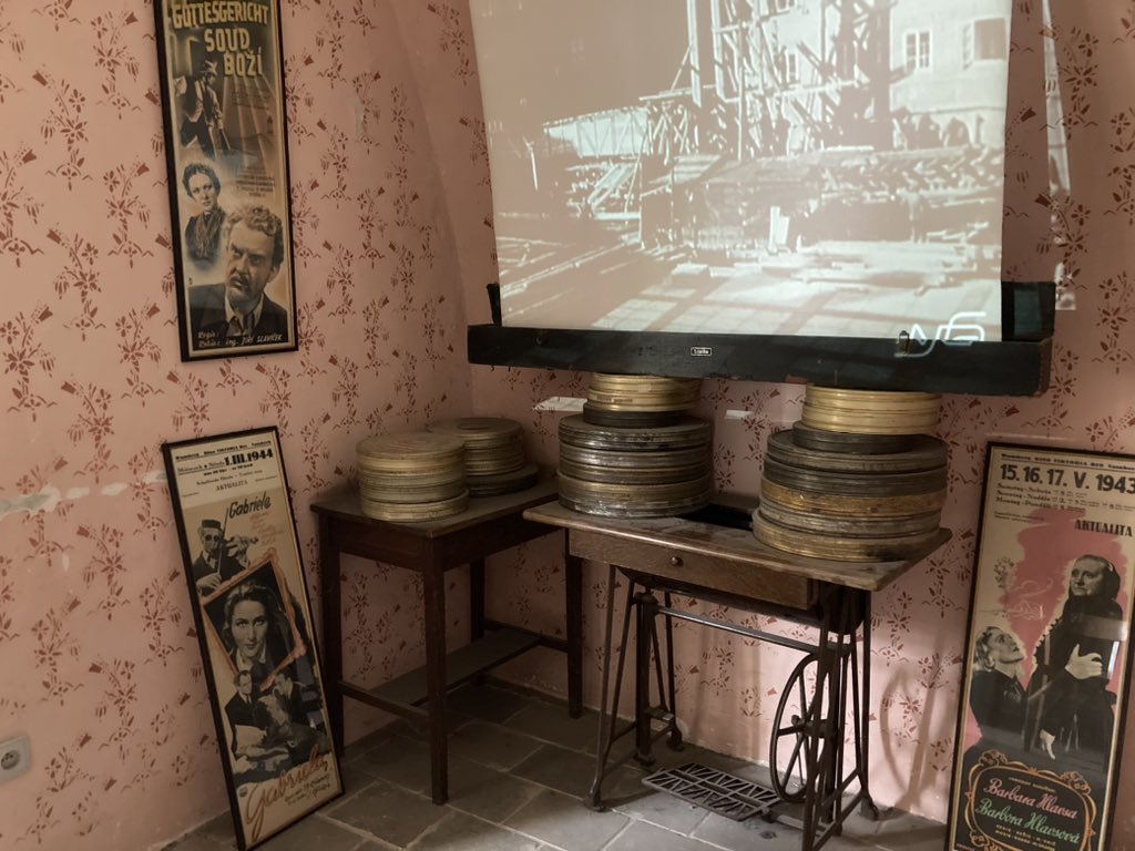 euro_tour's tweet image. プラハ(🇨🇿チェコ)。
本日の風景より。
④黄金の小道
プラハ城の東の門から北側に位置。