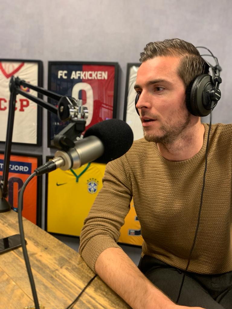 HarmZeinstra's tweet photo. Helaas! We stoppen met de @Showkeepers podcast‼️ 

Na 2,5 jaar en 39 podcasts gaat het ons helaas niet meer lukken om structureel op te nemen. Dank voor de vele lessen vanuit de gasten en de reacties van de luisteraars! En uiteraard dank @arjanheerland en iedereen bij @FCAfkicken https://t.co/0XEcrP6Jqw