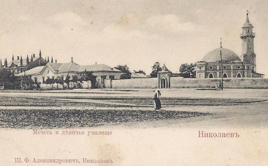 sunkissedUA's tweet photo. Мечеть у місті Миколаїв. Закладена у 1860-х роках, розібрана у 1920-х. 

Вежа мінарету ще залишалась після Другої світової війни, але потім була перебудована під господарське приміщення.
#Україна #Миколаїв https://t.co/z06J57im7a