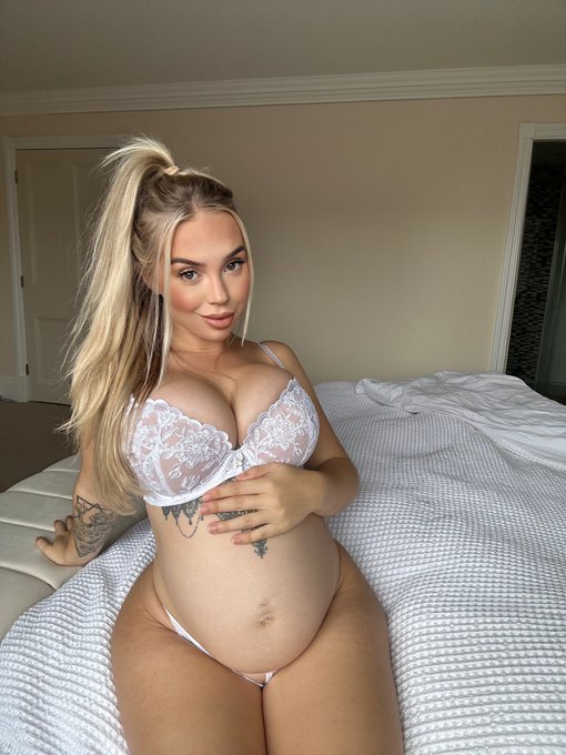 Good morning baby😍 https://t.co/x6apd3eMQ4