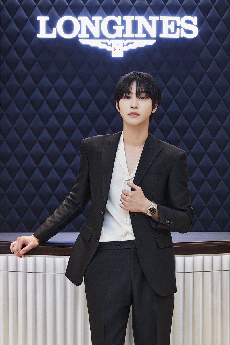 ThePresent_X's tweet photo. 효섭 배우는 린스도 안쓴다면서요? 
프린스라서 🖤👑

Ahnhyoseop x @longines 
론진의 새로운 매장을 방문한 효섭 배우의 모습!
🖤❤️ 

#안효섭 #Ahnhyoseop https://t.co/NlIR2KExpJ