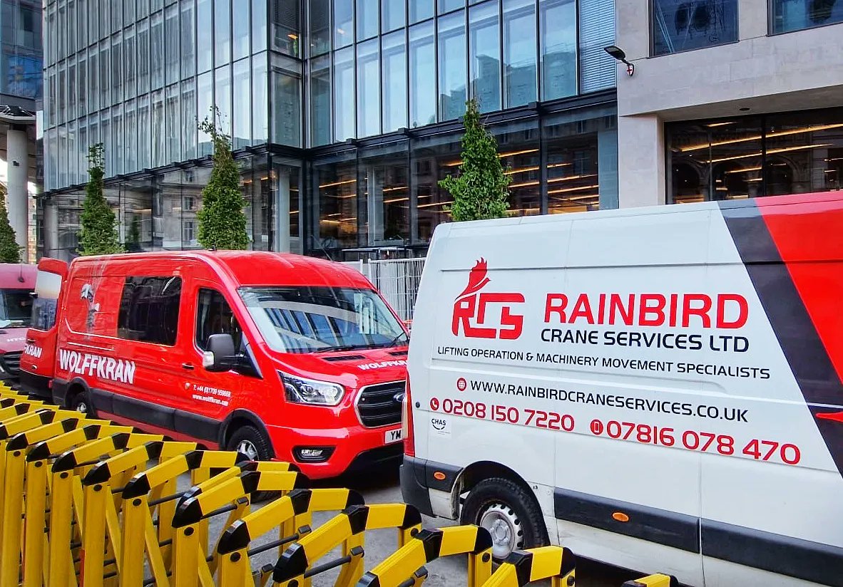 RainbirdCS's tweet photo. Two leaders in the lifting world working together 😊 

#liftingoperations #liftingsolutions #liftandshift #machinerymovement #compactcranes     #loveconstruction #ukconstruction #safety #healthandsafety #liftingequipment #liftingoperations #towercranes #mobilecranes https://t.co/6b0CZ5vNLJ