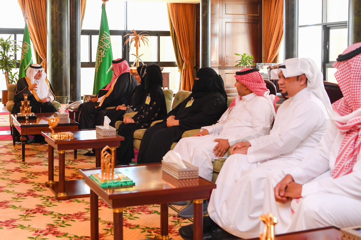 mmmm44818's tweet photo. #فهد_بن_سلطان_بن_عبدالعزيز

أكد سموه على الدور الهام للمسرح في نقل الثقافات وابراز دورها في المجتمع، وأهمية رعاية المبدعين في المنطقة وتبني المواهب الشابة ..
سمو #أمير_منطقة_تبوك
يستقبل رئيس نادي تبوك للعروض المسرحية والفنون الاستعراضية بالمنطقة المخرج خالد بن حسين الحربي وأعضاء مجلس الإدارة
#تبوك
#ماجد_الفود