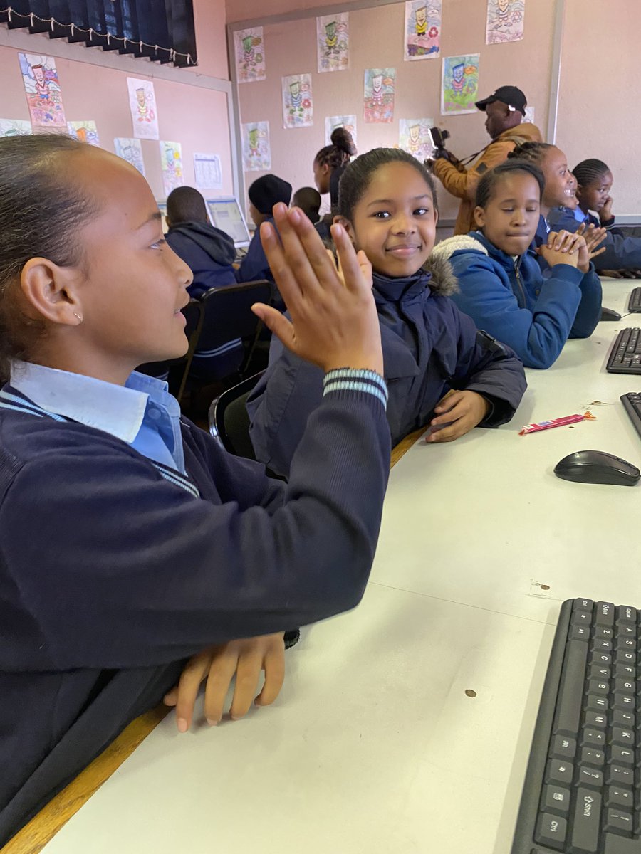 GirlCode_za's tweet image. @vumatel #Girlcoderclub