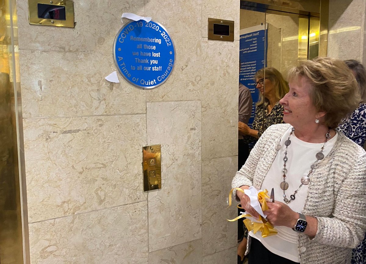 NHS_ELFT's tweet photo. This morning, @PCCALAMI
and @EileenTLondon unveiled a #Covid remembrance #plaque in the reception of Trust HQ.  

They spoke about the importance of remembering the 'quiet courage' from all #staff and #serviceusers during the turbulence of 2020 and beyond. @EdwinCCN https://t.co/gnDrvRwSVw