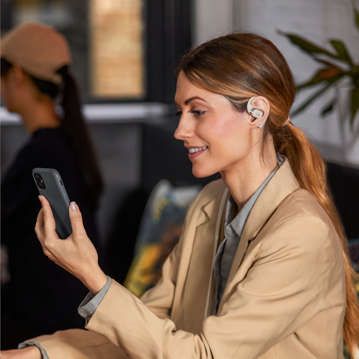 [Hear and be heard loud and clear] 🎧OpenFit uses AI Call Noise Cancellation technology to ensure a clear call quality. No matter you are at the office💻 or coffee shop☕️, or even more in the street🚦, you can take a call with clear voice! #Shokz #OpenFit #ShokzOpenFit