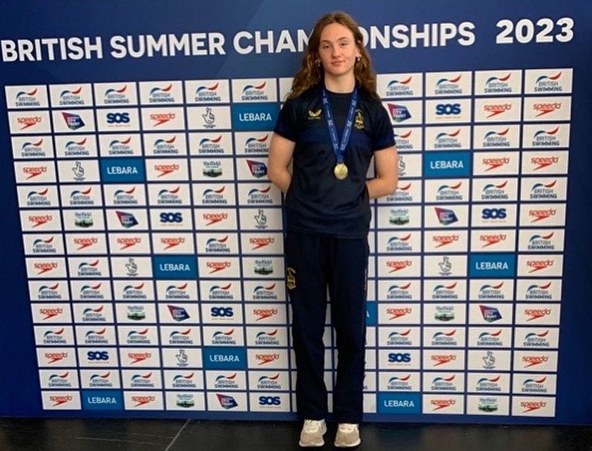 ReptonSwim's tweet photo. 🥇British National Champion for Laurie Devine in the 50m Free last night. Outstanding given she had a broken foot, just 7 weeks ago! #ReptonSwimming 🇬🇧 https://t.co/h9jFzuGg6H