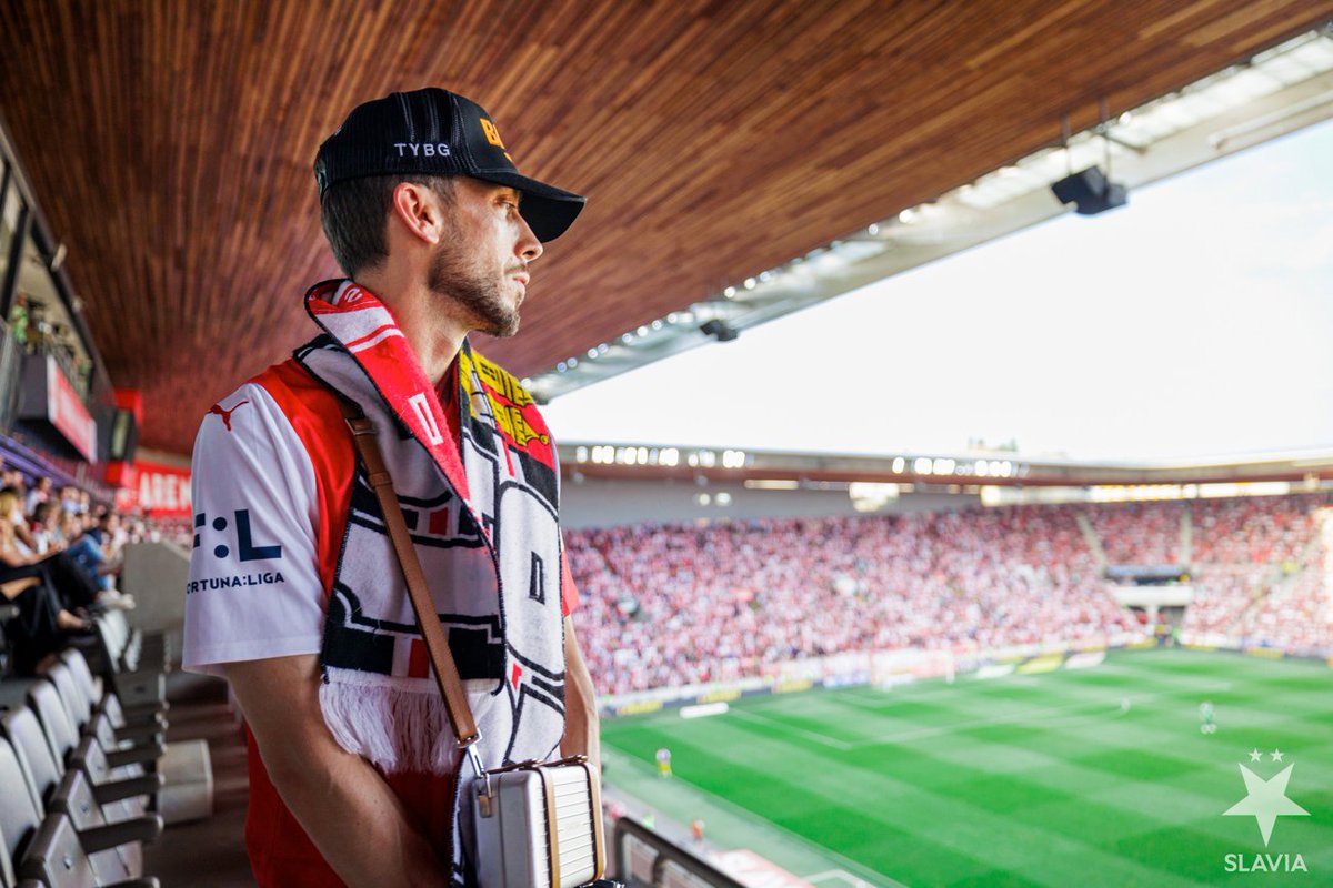 💬 „Slávističtí fanoušci jsou nejlepší v celé republice. Eden každým zápasem neskutečně žije, i proto se na novou sezonu moc těším.“ – <a href="/smack_A51/">CHIMERA 3</a>  

Nenechte si ujít další červenobílý zážitek. Společně #doEdenu, společně na Slavii! 🫶

🎟️ vstupenky.slavia.cz/event/SK-Slavi…