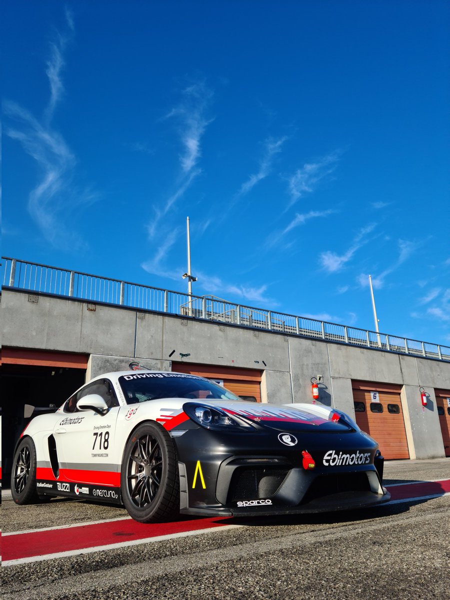 TommyMaino's tweet photo. [DED] - Porsche Cayman GT4 CS

#DrivingEmotionDays 
#Ebimotors 
#TommyMaino 

#Porsche 
#PorscheCustomerRacing 
#IlGiornaleDigitale 
#ItalianGestureLab 
#Sparco 
#Fasac 
#Varano https://t.co/0YLwbf5vqX