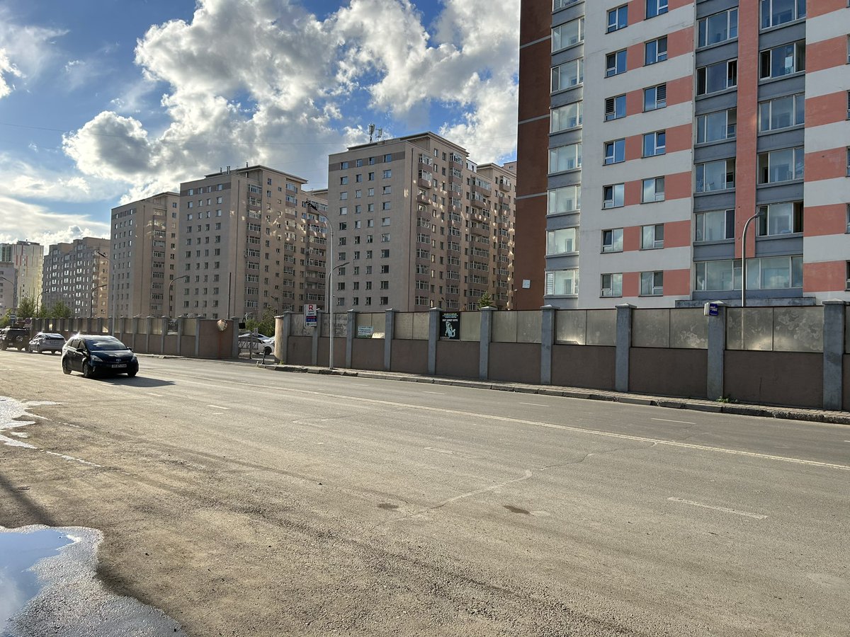 Энэ муухай шорон шиг хашаануудын оронд битүү мод, буттай 🌳🌳🌳 ногоон зурвас байдаг цаг үе удахгүй ирнэ. ✅🙏