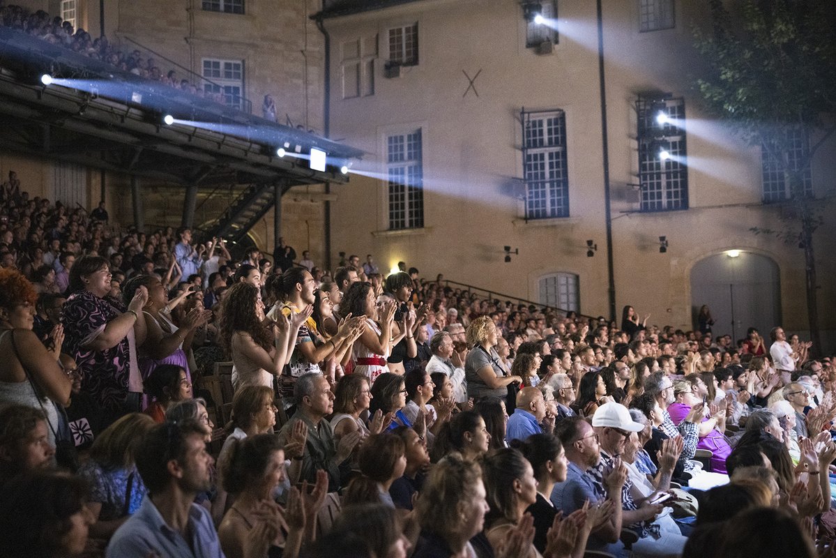 [ RETOUR SUR L'ÉDITION 2023 ] 🧡 MERCI ! Vous avez été plus de 75 000 festivaliers et festivalières à nos côtés pour célébrer cette 75e édition du Festival d’Aix-en-Provence 🔥 Film de fin à découvrir ici🎶👉youtu.be/FvJWTalVysI #75ans #festivalaix