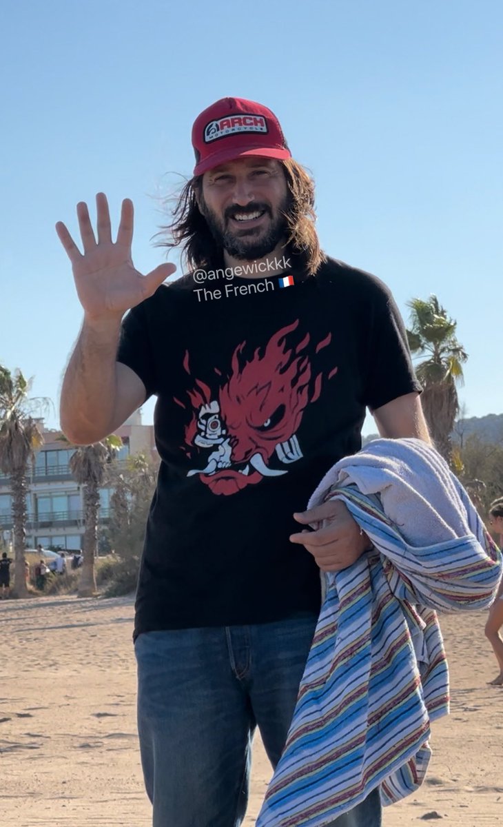 angewickk's tweet photo. Have a beautiful Tuesday #tuesdayvibe 
I’m @angewickk The French 🇫🇷🖐️I’m not #KeanuReeves But I’m a fan of #Johnwick #johnwick4 , I can see the movie on @Amazon prime now yeahhhh https://t.co/5t1JTsB9qn