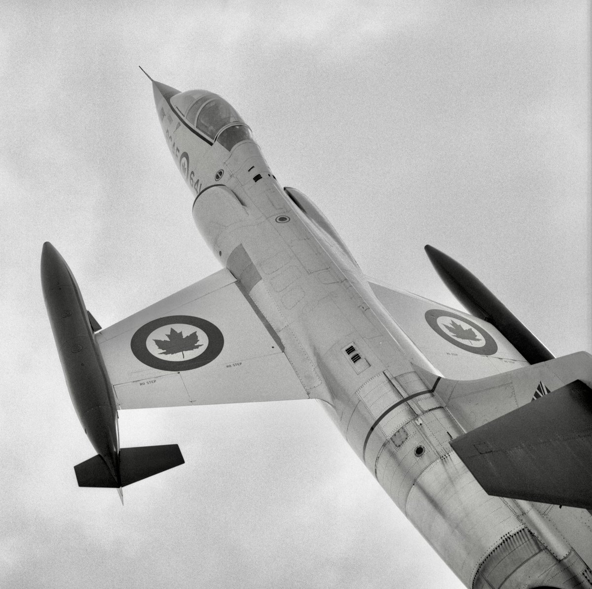 TriXFilm's tweet photo. CF-104D Starfighter • Mount Hope, Ontario, Canada  Hasselblad 500C/M • Kodak Tri-X 400 • 2023  #FilmPhotography #Kodak #TriX #Film #Camera #120film #Photography #BW #MountHope #Ontario #Canada #Hasselblad #500CM #Monochrome #CF104D  #CanadianWarplaneHeritageMuseum https://t.co/02CcwZ4qEw
