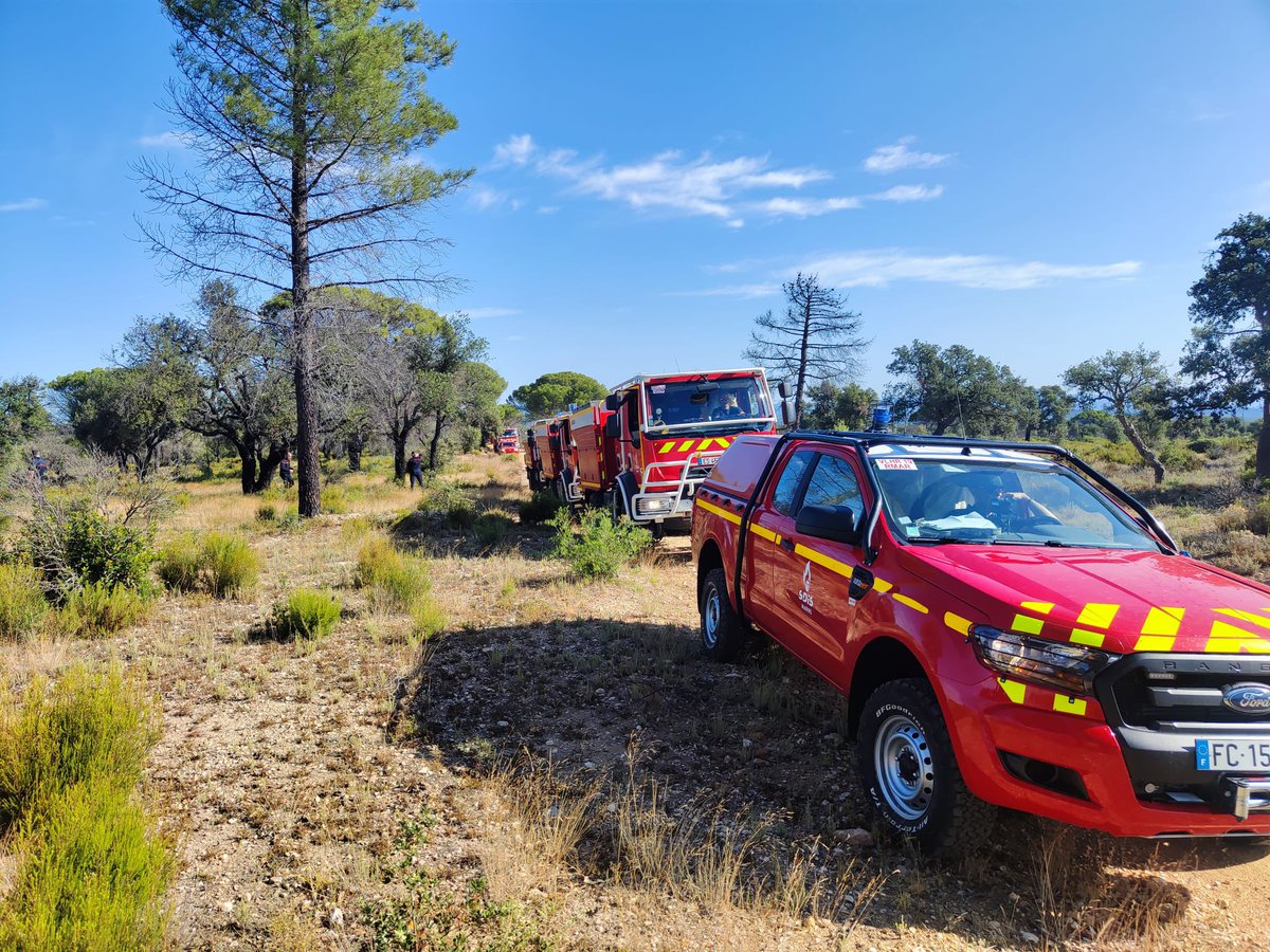 SDIS51's tweet photo. Thread🧶|👨‍🚒👩‍🚒𝘿𝙚𝙨 𝙣𝙤𝙪𝙫𝙚𝙡𝙡𝙚𝙨 𝙙𝙚 𝙣𝙤𝙨 𝙨𝙖𝙥𝙚𝙪𝙧𝙨-𝙥𝙤𝙢𝙥𝙞𝙚𝙧𝙨 𝙙𝙖𝙣𝙨 𝙡𝙚 𝙑𝙖𝙧 ! 

Nos sapeurs-pompiers marnais participent aux manœuvres mises en place pour la colonne renfort feux de forêt Bravo mise à disposition par le centre opérationnel de zone EST. https://t.co/AXX1jDEH0u