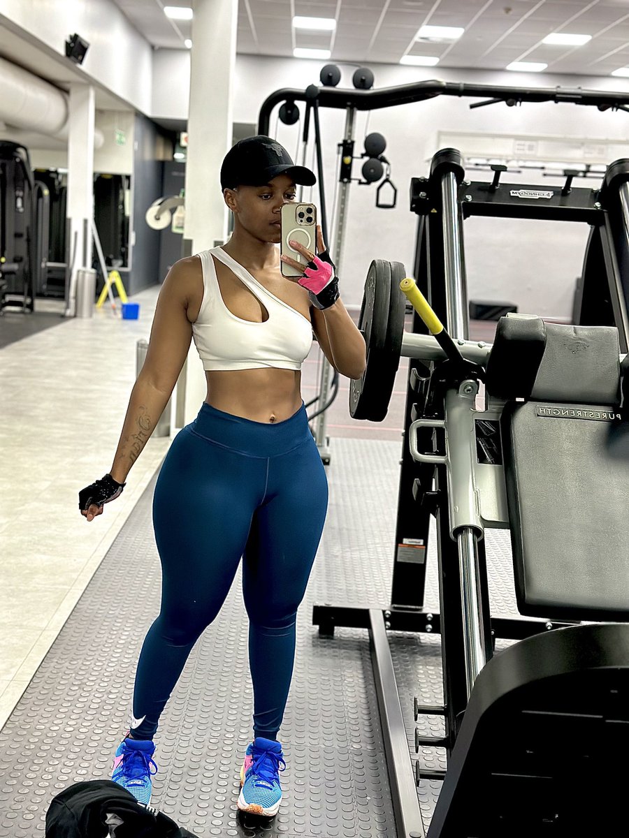 Bodyfident's tweet photo. Hey can I see your gym mirror photos 💃

Confidently #Bodyfident 👏🦁 https://t.co/P0JS5DkVeX