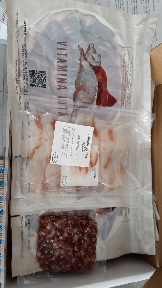 Olé, olé y olé, segundo pedido de paletilla, en este caso ya cortada para nuestra piso de verano, pedido hecho el lunes y recién recibido🥰🥰🥰👏👏👏👏 @JotaVitamina Me encanta lo de la carta, un crack <a href="/MaxiPortes/">Maxi - hago jamón</a> 🔝🔝🔝