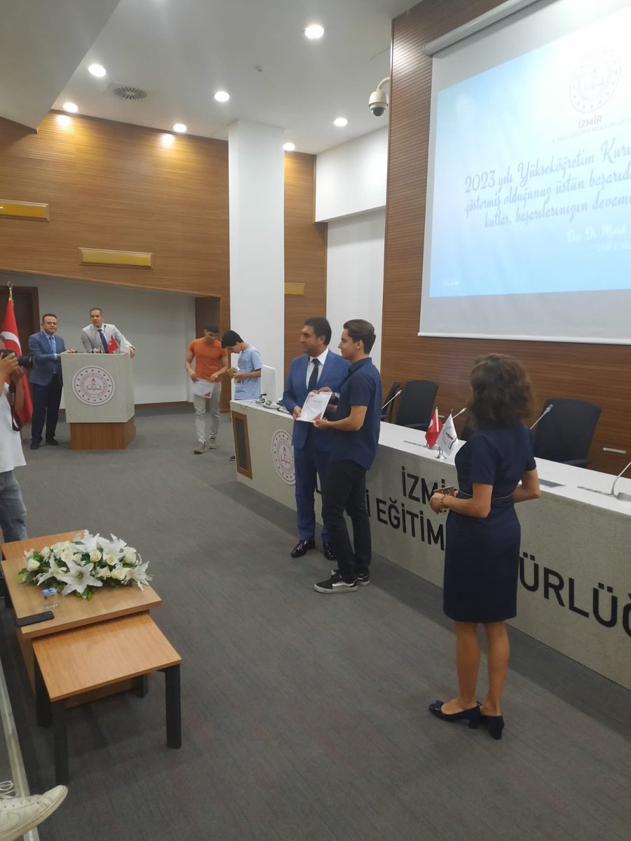 ErsoyyFiliz's tweet photo. YKS 2023’te İTK damgası! İl MEM ve İzmirValiliği ödül töreni.Türkiye https://t.co/0Sgc5Z8TLG olan ArdaEge Erdoğan, Türkiye https://t.co/BnQjnFzDCc olan Arda Ayan ve Türkiye https://t.co/AiMTU3qPLb Ozan Oruç’u, ailelerini ve onları yetiştiren öğretmenlerimizi tebrik ediyorum👏🏆❤️ https://t.co/JU0RaMhP21
