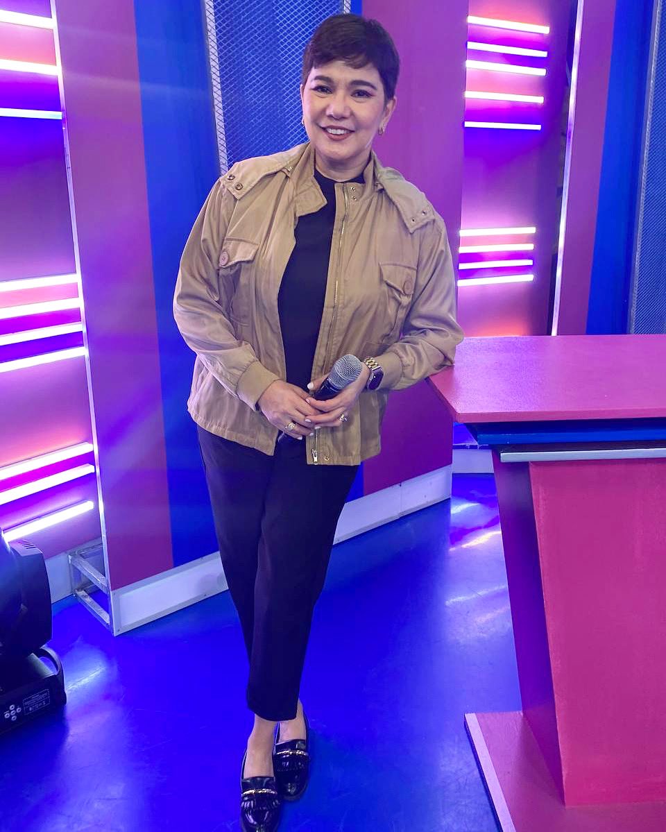 b617management's tweet photo. Your game master for tonight mga KatroPIEs!❤️ @amypcastillo @iampieofficial #UrDaBoss 

#AmyPerezCastillo 
#FunFunTyangAmy
#B617Management 
#B617 https://t.co/6iFn9vxbUh