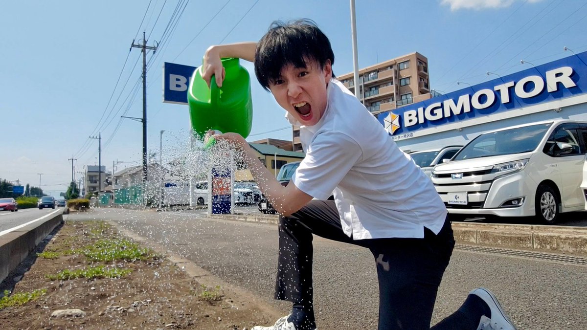 Yoshida_manbow1's tweet photo. せっかくの有給だったのに暇すぎたから、
某所の街路樹に水あげてきた

早く育つといいなぁ🪴 https://t.co/8pDHl5nyZN