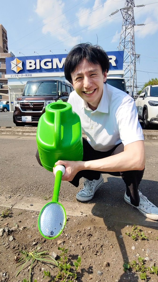 Yoshida_manbow1's tweet photo. せっかくの有給だったのに暇すぎたから、
某所の街路樹に水あげてきた

早く育つといいなぁ🪴 https://t.co/8pDHl5nyZN