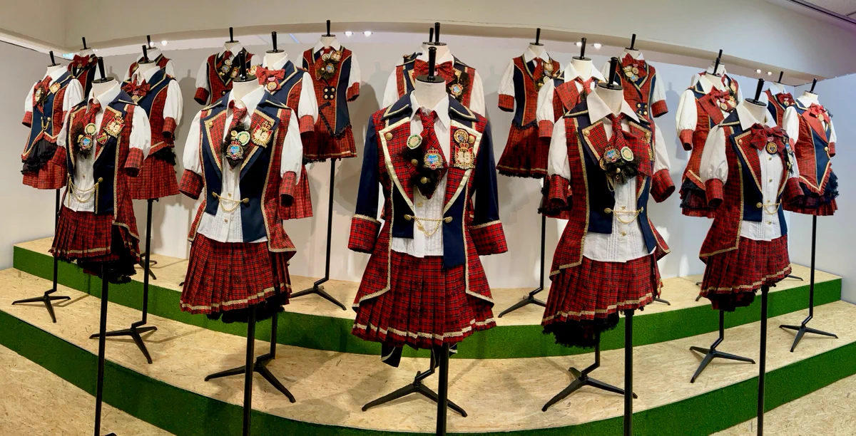 【大衣装展】AKB48 11月のアンクレット シュシュ 美術展ナビ on X: 