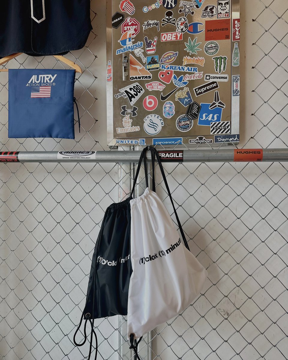 DOMENT_12's tweet image. (𝟭)𝗢'𝗰𝗹𝗼𝗰𝗸 (𝟭𝟮)𝗺𝗶𝗻𝘂𝘁𝗲𝘀⑫

➖

Jimsack 📸

Black / White 40X50
Side Pocket 20X20