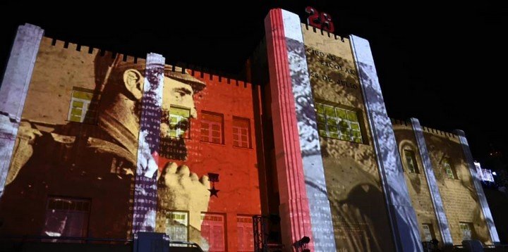 DrRobertoMOjeda's tweet photo. Celebra #SantiagoDeCuba en la madrugada de este 26 de julio emotivo acto por el 70 aniversario del asalto a los cuarteles Moncada y Carlos Manuel de Céspedes. ¡Felicidades a nuestro pueblo en el Día de la Rebeldía Nacional! #70Moncada #ConTodosLaVictoria https://t.co/5kXGHO8M3c