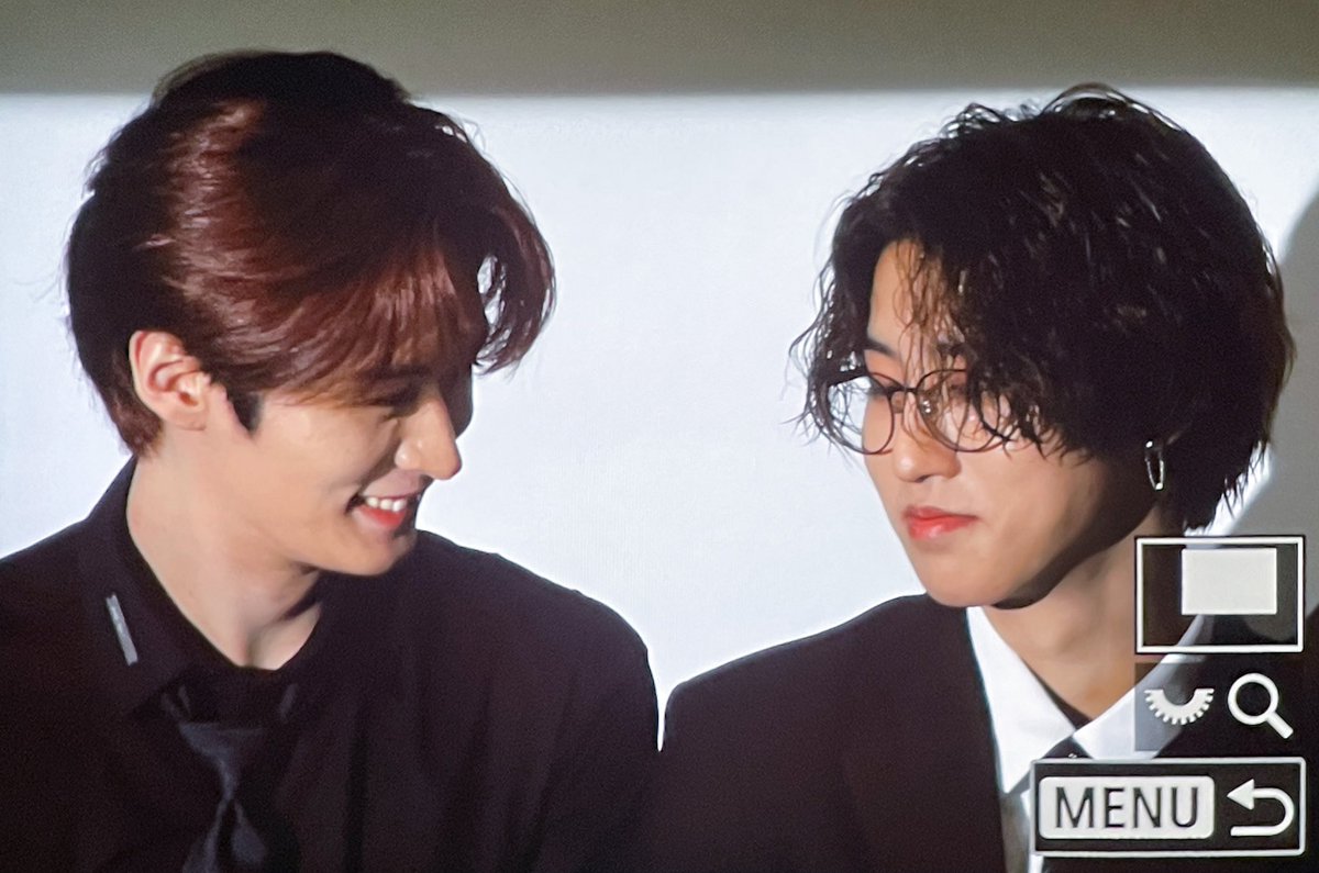 dailylinoring's tweet photo. lee know smiling at han 🥹 https://t.co/Fqc4olEoaS