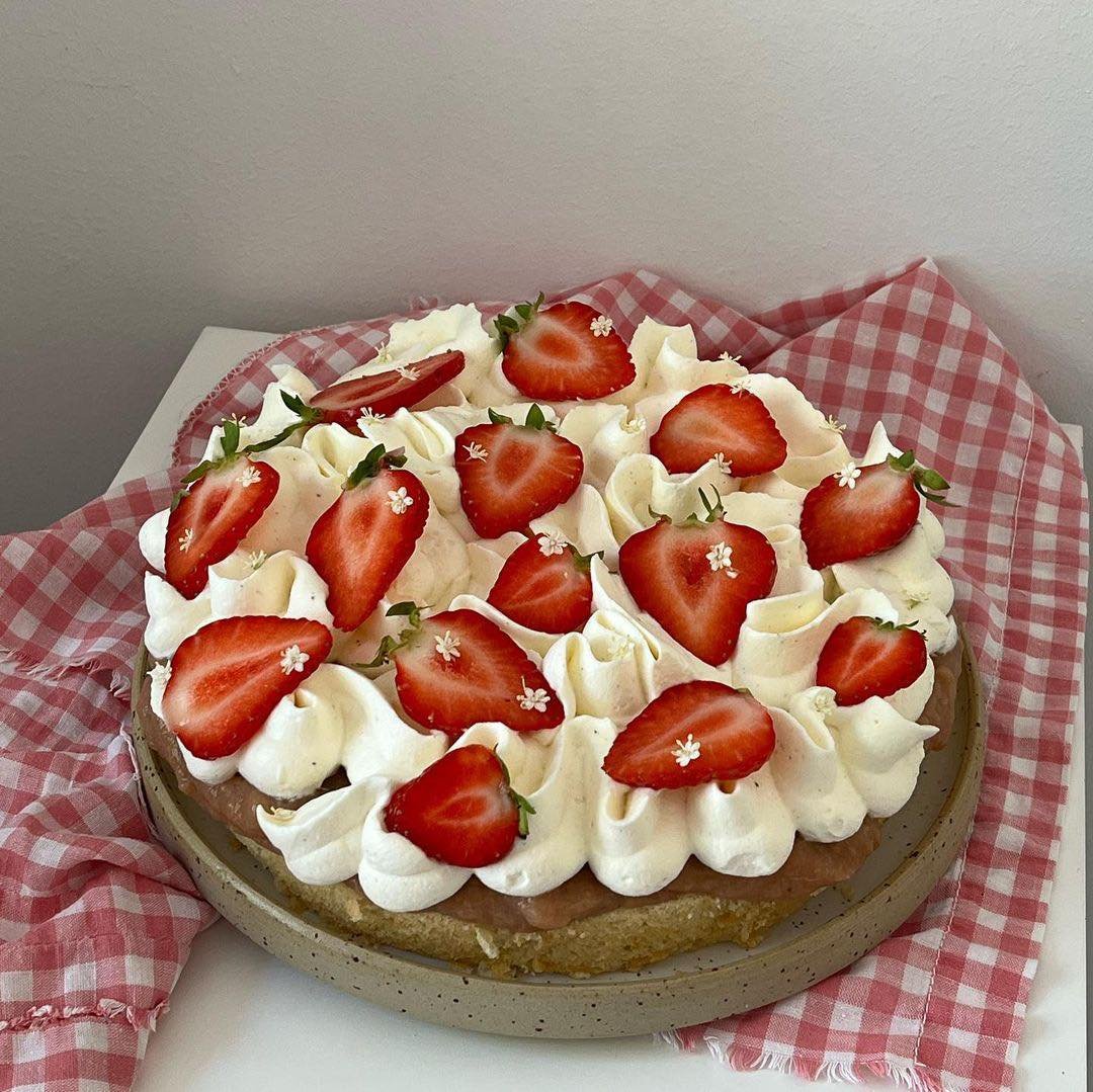 strawberry cake 🍓