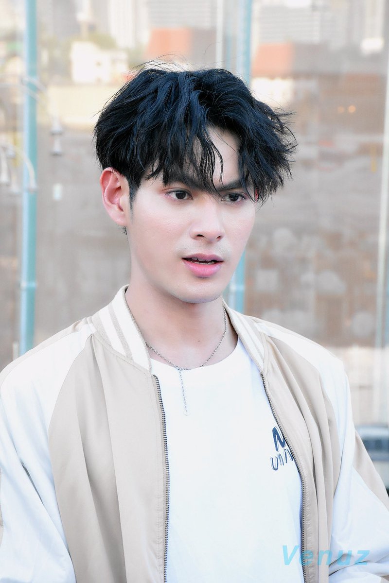besideon_Earth's tweet photo. แบบนี้เรียกหล่อแบบตะคอกค่ะ #PressConMyUniverse #เอิร์ทแบงค์Xสับรางทางหัวใจ #Earthchsn #แรงโน้มถ่วงของเอิร์ท https://t.co/AYhJ8AUakB