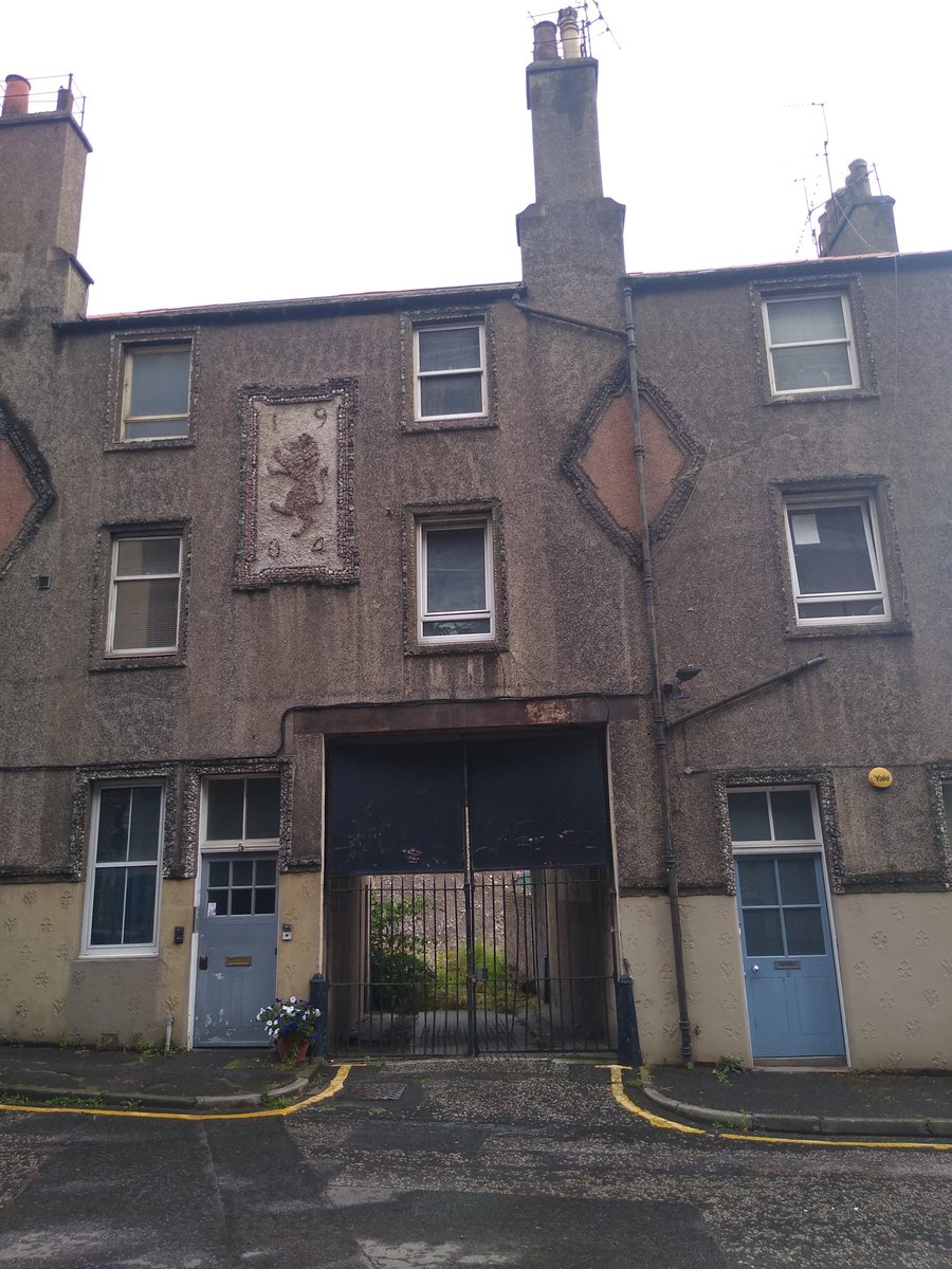 SoulUndergrnd's tweet photo. Interesting building in the New Town but where?
Also the decorative plasterwork is different, haven't seen anything like it.
@cocteautriplets can you guess?
#Edinburgh #newtown #Harling https://t.co/tx43V4lODT