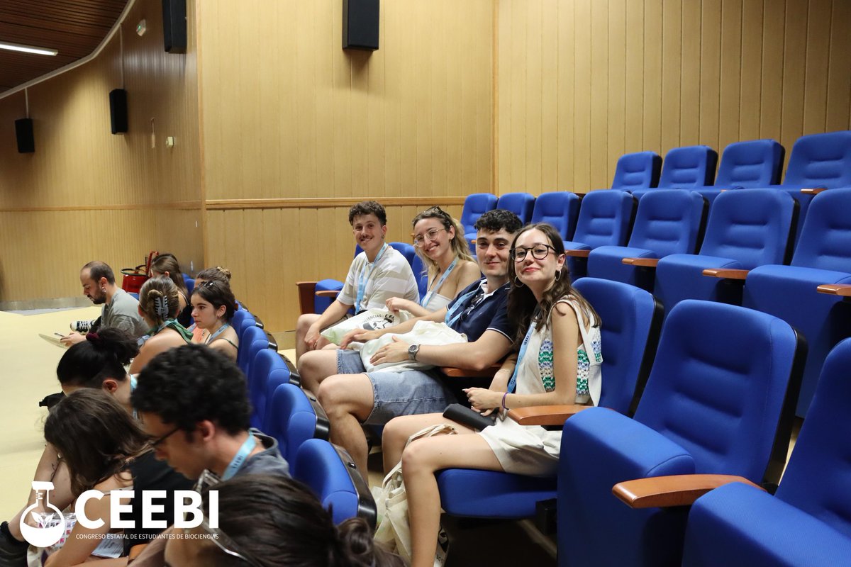 Saandritxs's tweet photo. La semana pasada estuve en el #CEEBI, donde tuve la oportunidad de presentar mi poster sobre nuevas #terapias para la #Leucemia. Muchas gracias @BiocienciasGRX por la organización! 🔬🥼🩷 https://t.co/d31nB5fPnN