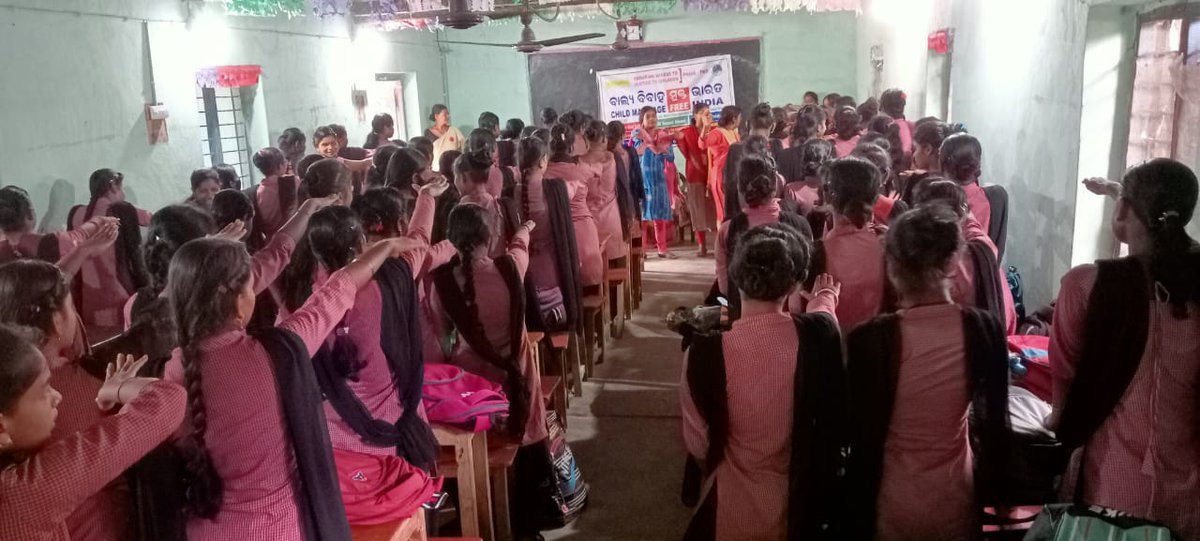 BishnuPriy97962's tweet photo. These young minds took an oath to stand against child marriage.( Sensitisation programe & pledges in Chintamani Jena Mahila Higher secondary school)Basta, Balasore , odisha
#childmrraigefreeindia
#balvivahseazadi
#FreedomNow
#BADC https://t.co/9I5X1OQFPb