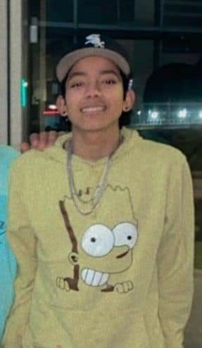 Familiares buscan a Irving Jesús Floriano Morales, de 17 años. El #Desapareció el 24 de julio del 2023 en #Tijuana #BC. Cualquier dato llamar a los teléfonos
☎664 745 9068 
☎664 188 9985.
Gracias!