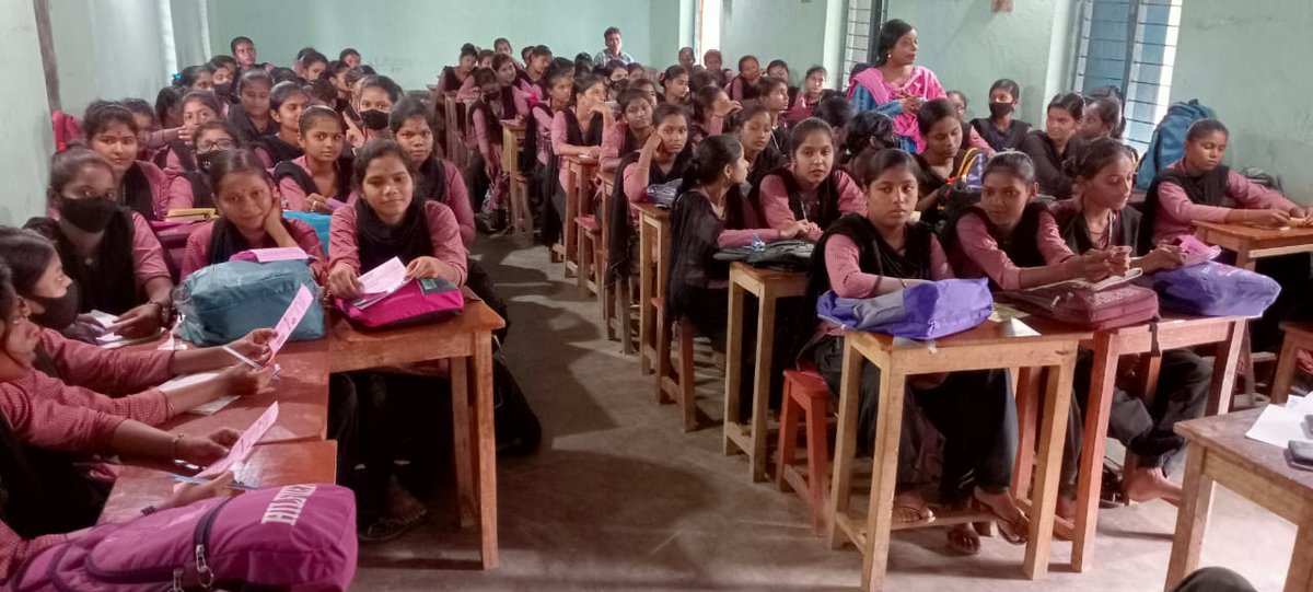 BishnuPriy97962's tweet photo. These young minds took an oath to stand against child marriage.( Sensitisation programe & pledges in Chintamani Jena Mahila Higher secondary school)Basta, Balasore , odisha
#childmrraigefreeindia
#balvivahseazadi
#FreedomNow
#BADC https://t.co/9I5X1OQFPb