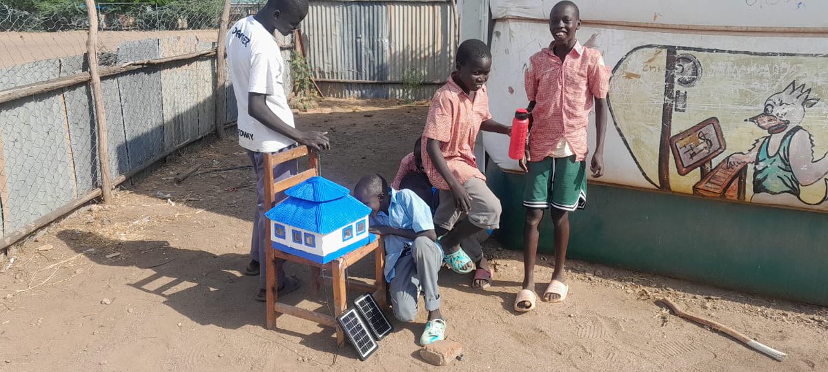 FrancoOhisa's tweet photo. Refugee students, aspiring architects, and climate activists have come together to build a concrete room using local materials. Their innovation includes solar panels for sustainable power, representing a beacon of hope for a brighter future.
#Kakuma https://t.co/rylWUJAtPZ