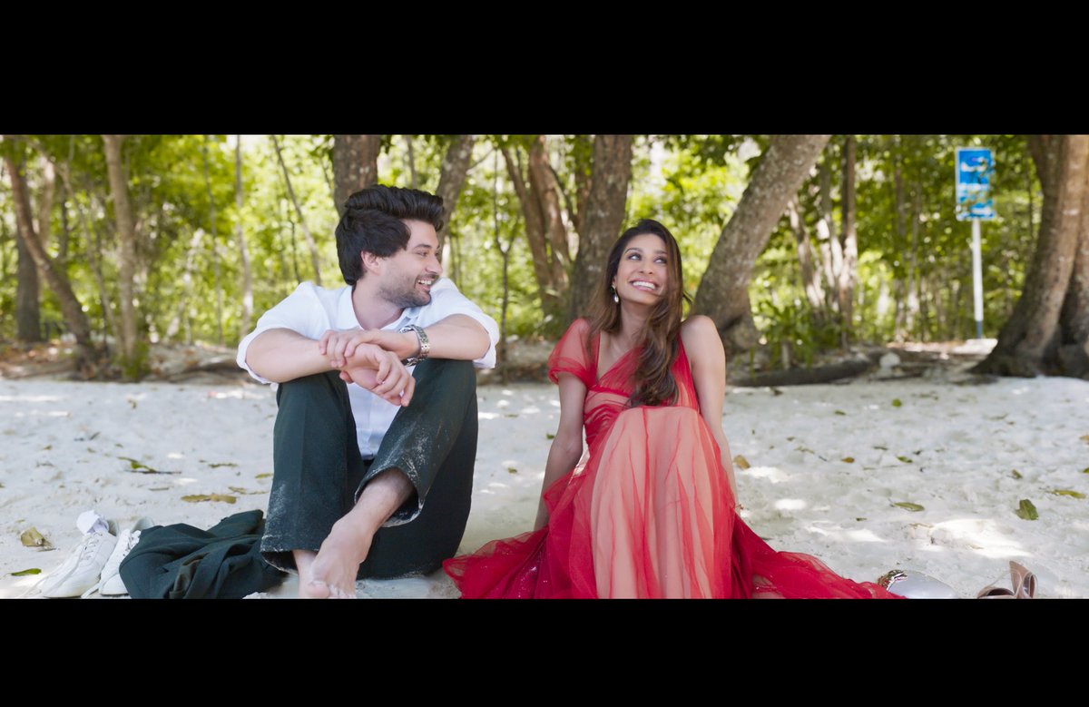 Nadeemsaifi1995's tweet photo. I am really watching this #Dono teaser again and again because Poonam Dhillon daughter is looking very beautiful in this  teaser, https://t.co/yPQzjL8uHl