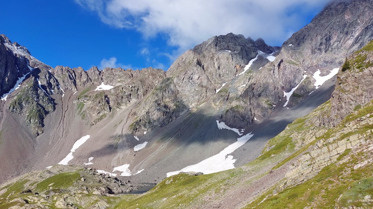 SGenepis's tweet photo. 26-07-23 randonnée au Chalet du Rif Premier avec un détour vers le lac de Belledonne, 1200 m de dénivelé, 1 randonneur croisé mais plusieurs dizaines de bouquetins :) https://t.co/rm7Usudvr7