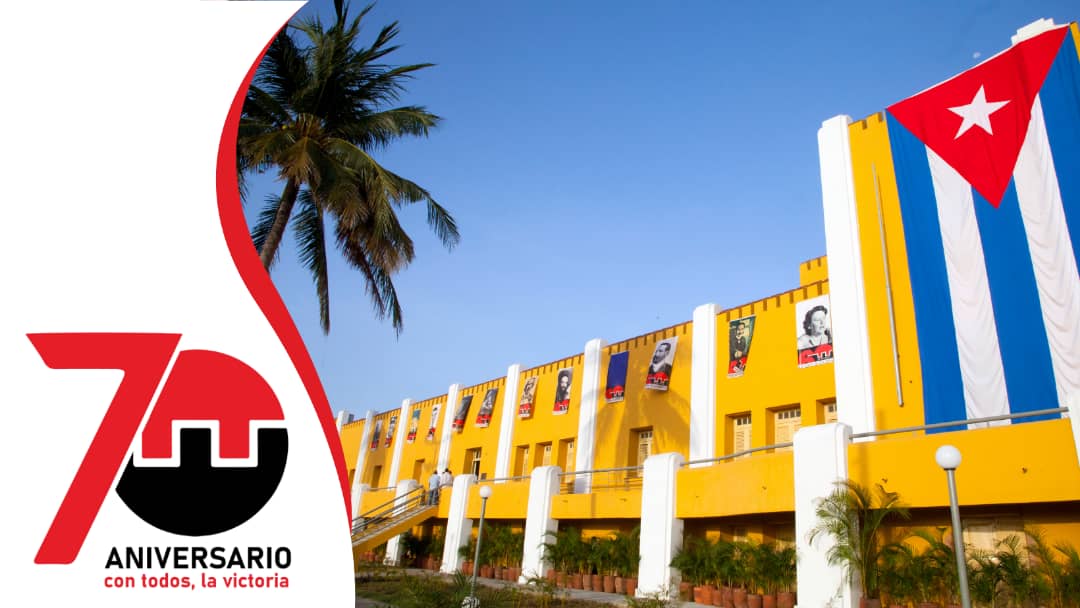 GainzaSuly's tweet photo. La Revolución cubana, corona y garantía de nuestra América. La amará un continente”. #ConTodosLaVictoria #70Moncada #CubaPorLaVida @cubacooperaven @MINSAPCuba @japortalmiranda @cdicarlos2023 https://t.co/iZr2Wuq0AB