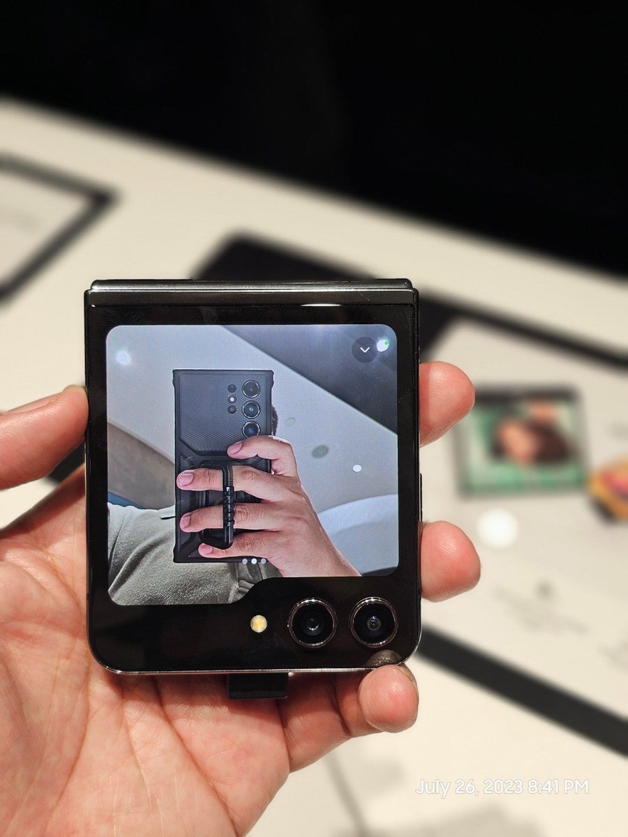 Join the flip side (@ Samsung in Pathum Wan, Bangkok) swarmapp.com/c/dr0Qnkgo5PI