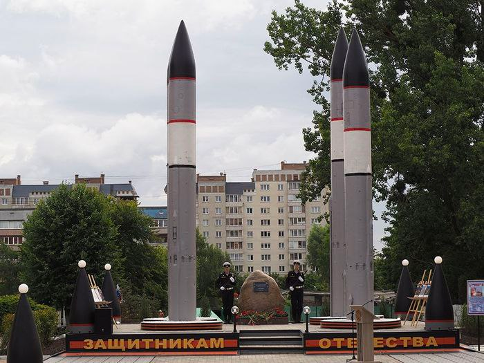 KomissarWhipla's tweet photo. BTW S-200 used for this memorial to the air defense servicemen in Kaliningrad: https://t.co/jKhDiaiIyd https://t.co/hZVKyAaTzb